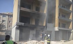 Antakya’da inşaat halindeki binada yangın çıktı