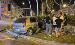 Antalya’da otomobille hafif ticari araç çarpıştı: 2 yaralı