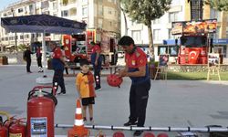 Çocuklara itfaiye ekipmanları anlatıldı