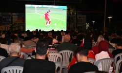 Isparta’da milli maç coşkusu meydanı doldurdu