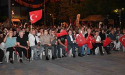 Isparta’da vatandaşlar A Milli Erkek Basketbol Takımı’nın zaferini dev ekrandan izlediler