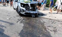 Kırmızı ışık ihlali yapan araç, gelin arabasıyla çarpıştı: 1 yaralı