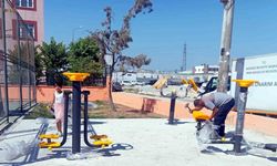 Mersin’de çocuk oyun parklarının eksikleri gideriliyor, yeşil alanlara bakım yapılıyor