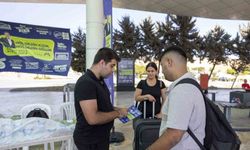 Mersin’de üniversiteli gençler şehrin girişinde karşılanıyor