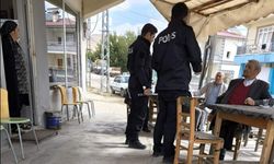 Polis pazar yerinde kadınlara KADES’i anlattı