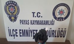 Polisi görünce bahçeye attığı su şişesinden uyuşturucu çıktı