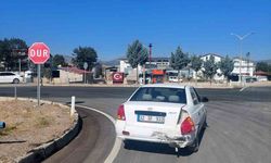 Şarkikaraağaç’ta iki otomobil çarpıştı: 3 yaşındaki çocuk yaralandı