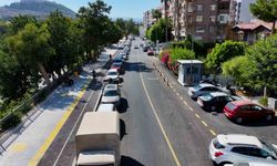Silifke’nin en işlek caddesi Abdi İpekçi modern asfaltla yenilendi