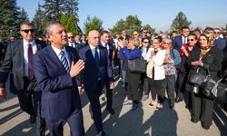 CHP lideri Özel, Anıtkabir’i ziyaret etti