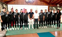 Elbistan Kadın Voleybol Takımı'ndan Başkan Erkan Gürbüz’e Ziyaret