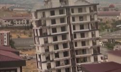 Hasarlı bina yıkıldı