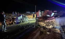 İki Otomobil Kafa Kafaya Çarpıştı: 5 Yaralı