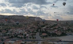 Kapadokya'da balon turlarına "sağanak" molası