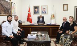 Vali Mükerrem Ünlüer’den Makamda Ziyaretçi Kabulleri