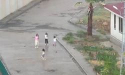 Yağmurun yağmasına en çok çocuklar sevindi