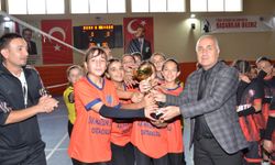 Afşin’de Yıldız Kızlar Voleybol Şampiyonu: Mahzuni Şerif Ortaokulu