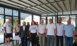 5. İskenderun Körfezi Açık Deniz Yüzme Maratonu'nu tamamlayan Elif'e ödül verildi