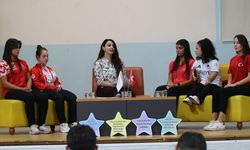 Adana'da 'Güçlü Kızlar ile Güçlü Türkiye Hayal Değil' konulu panel düzenlendi