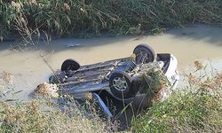 Adana'da sulama kanalına devrilen otomobilin sürücüsü yaralandı