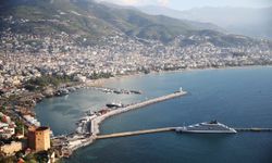 Alanya'ya 'Emerald Azzurra' gemisiyle 91 turist geldi