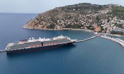 Alanya'ya 'Oosterdam' kruvaziyeri ile 1878 yolcu geldi
