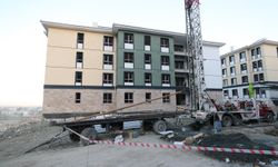 Antakya ilçesinde afet konutları ve ticaret merkezlerinin yapımı sürüyor