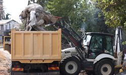 Antalya'da 8 müstakil evden tonlarca çöp çıkarıldı