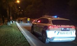 Antalya'da aydınlatma direğine çarpan motosikletin sürücüsü öldü