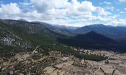 Antalya'da Göktepe ve Yıldız dağlarına kar yağdı