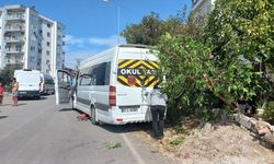 Antalya'da okul servisinin çarptığı 8 yaşındaki çocuk ağır yaralandı