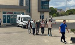Antalya'da otomobil ile hafif ticari araç çarpıştı, 1 kişi öldü, 3 kişi yaralandı