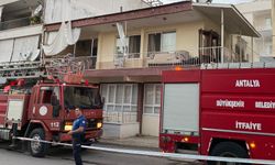 Antalya'da yangın çıkan evdeki muhabbet kuşu kurtarıldı