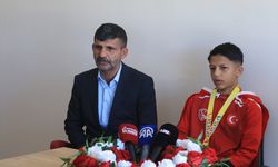 Balkan şampiyonu milli güreşçi İbrahim Bera Kıvrak, Kahramanmaraş'ta davul zurnayla karşılandı