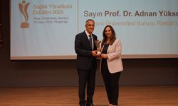 Biruni Üniversitesi Rektörü Adnan Yüksel'e en iyi sağlık yatırımcısı ödülü