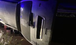 Burdur'da şarampole devrilen hafif ticari aracın sürücüsü öldü