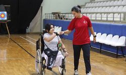 Depremde bacaklarını kaybeden para okçu Feyza Nur'un hedefi Türkiye şampiyonluğu