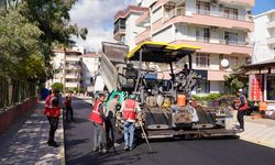 Finike'de sıcak asfalt çalışması yapıldı