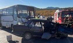 Mersin'de midibüs ile otomobil çarpıştı, 3 kişi öldü, 12 kişi yaralandı