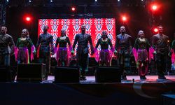 Hatay'da Anadolu Ateşi Dans Topluluğu ve şarkıcı Oğuzhan Koç sahne aldı