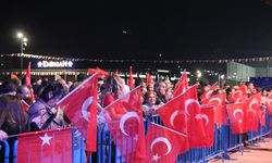 Hatay'da Antakya Medeniyetler Korosu ve şarkıcı Gökhan Akar sahne aldı