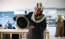 Hatay'da kadınlar ücretsiz kurslarla yemek ve temizlik malzemesi yapımını öğreniyor