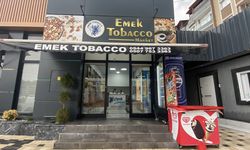 Hatay'da marketin dondurma dolabındaki ürünlerin çalınması güvenlik kamerasında