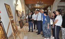 Mersin'de 'Cumhuriyet ve Atatürk' temalı resim sergisi açıldı