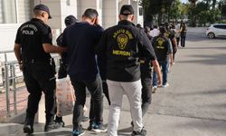 Mersin'de fuhuş operasyonunda yakalanan 10 şüpheliden 2'si tutuklandı