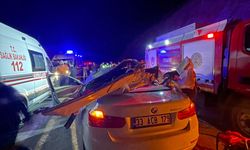 Mersin'de park halindeki tıra çarpan otomobildeki 1 kişi öldü, 1 kişi yaralandı