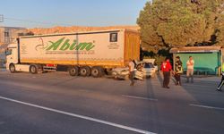 Mersin'de park halindeki tıra çarpan otomobilin sürücüsü yaşamını yitirdi