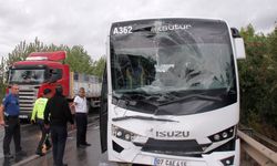 Serik'te 4 aracın karıştığı kazada 2 turist yaralandı