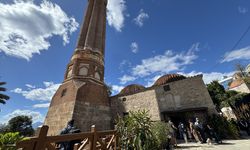 Yivli Minare çevresindeki kazılarda açığa çıkarılan mezarlardan 3'ü koruma altına alındı