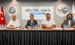 Antalya’da kesme çiçek sektörünün sorunları masaya yatırıldı