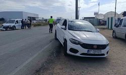 Antalya’da ’U’ dönüşü yapan hafif ticari araçla otomobil çarpıştı: 1 yaralı
